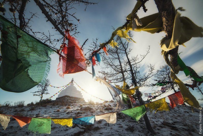 байкал, зима, огой, буддизм, ступа, снег, ленточки Ступа Просветления на острове Огойphoto preview