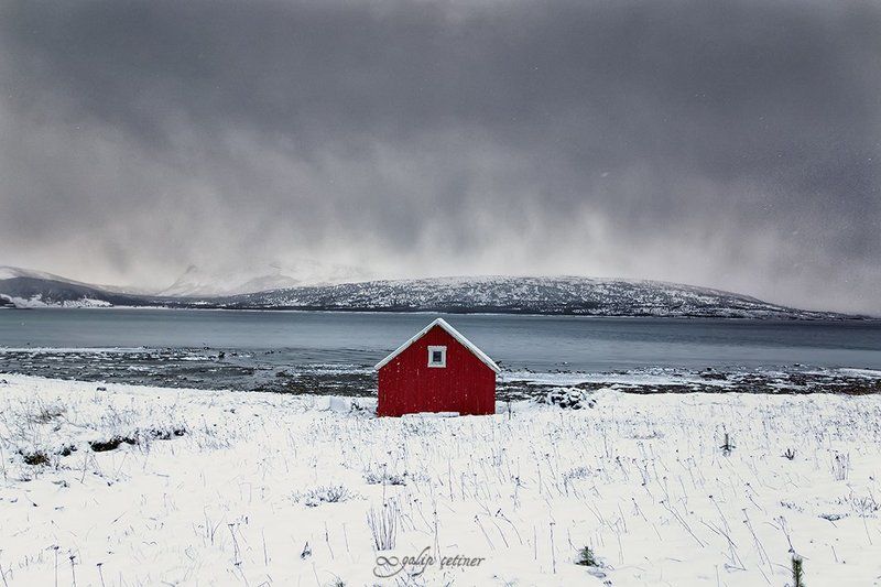 landscape, landscapes, red, hut, cottage, norway, snow, cloud, clouds rød hyttephoto preview