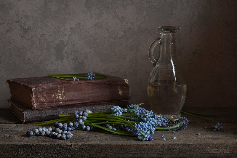 натюрморт, утро, цветы, бусы, лазурит, март С букетиком мускари и бусами из лазуритаphoto preview