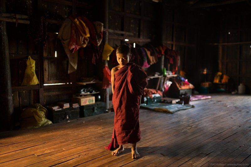 мьянма, бирма, монах, монастырь, инле, тиковый, тиковый_монастырь, тиковые_дерево Древний тиковый монастырьphoto preview