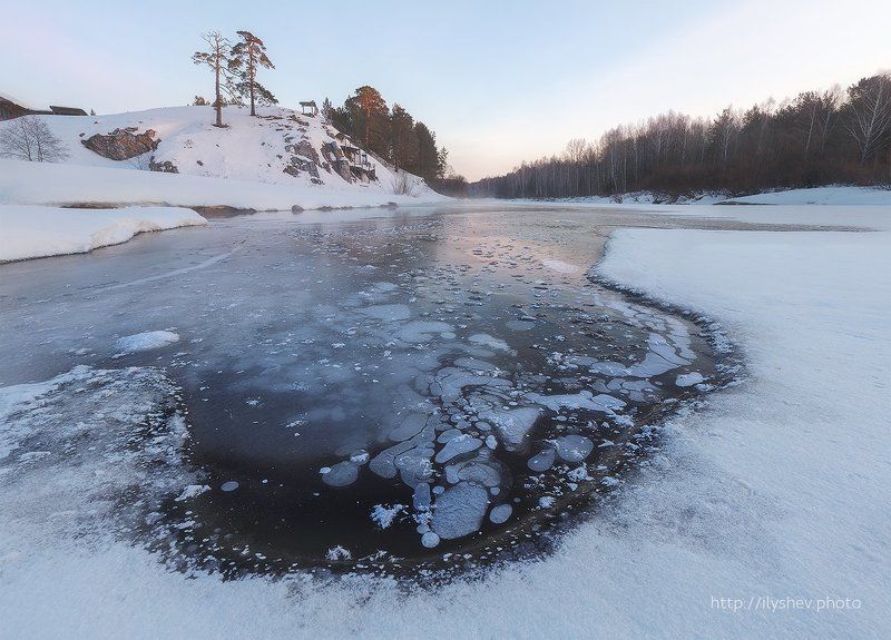 пейзаж, утро, рассвет, река, лед, пузыри, природа, урал, лес, отражение,верторама последний ледphoto preview