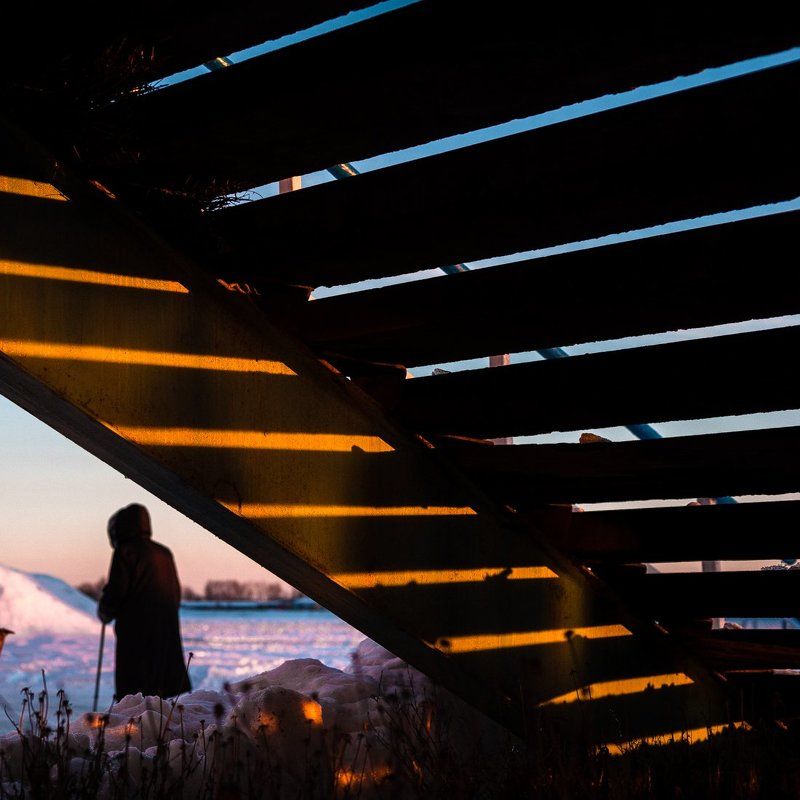 лучи, солнце, человек, зима, тени Улица.photo preview