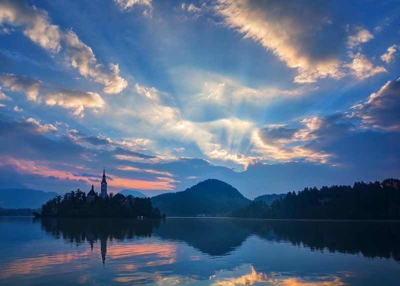 озеро Блед на рассветеphoto preview