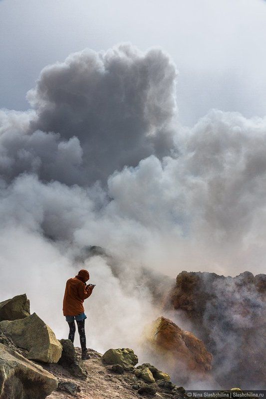 камчатка, вулкан, активность,фумарола, человек, природа, стихия Инстаграмщицаphoto preview