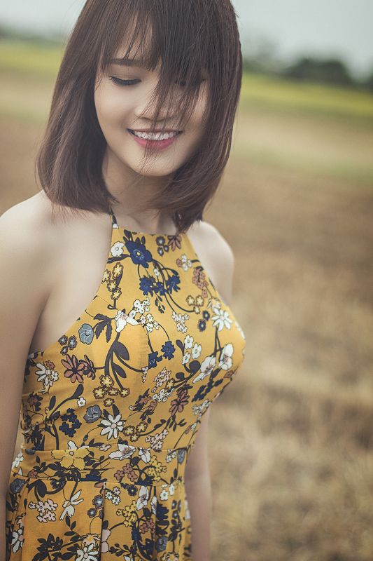 YOUNG GIRLphoto preview