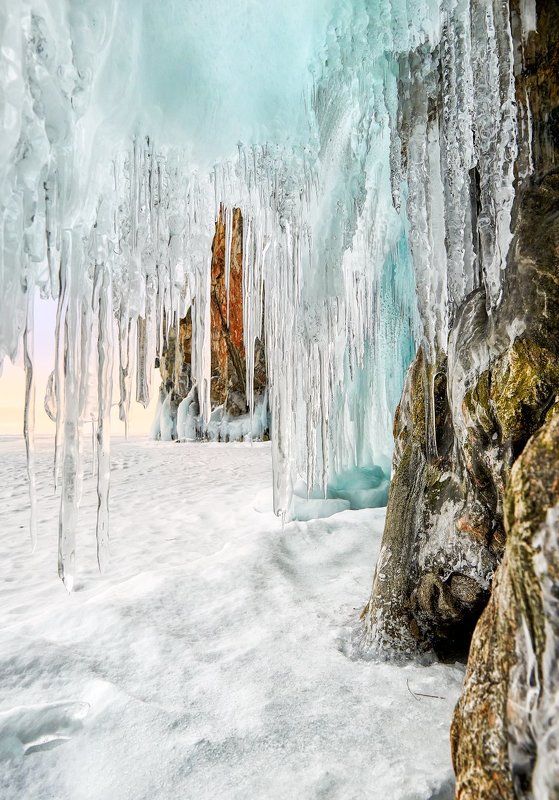 Сосульки наплескового льда залива Хага-Яманphoto preview