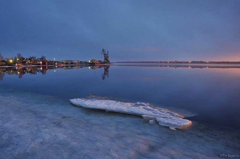 волга, весна В портуphoto preview