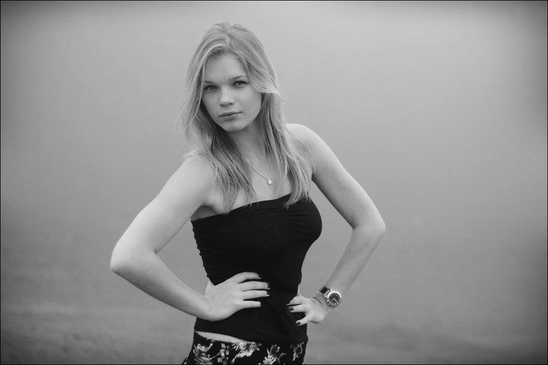 девушка, туман, грязь, земля Misty dayphoto preview