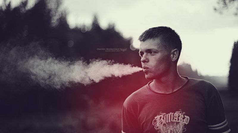 парень, природа, лес, бокэ, дым easy smokephoto preview
