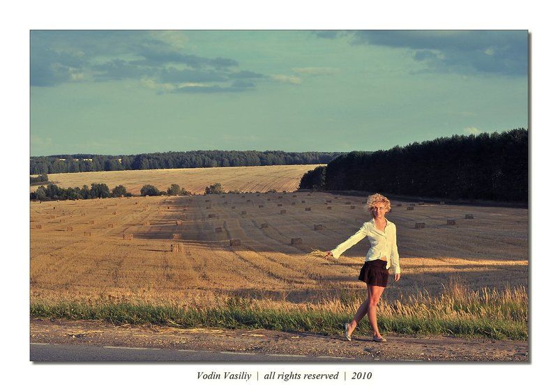 девушка, поле В поле Одуванчик.photo preview