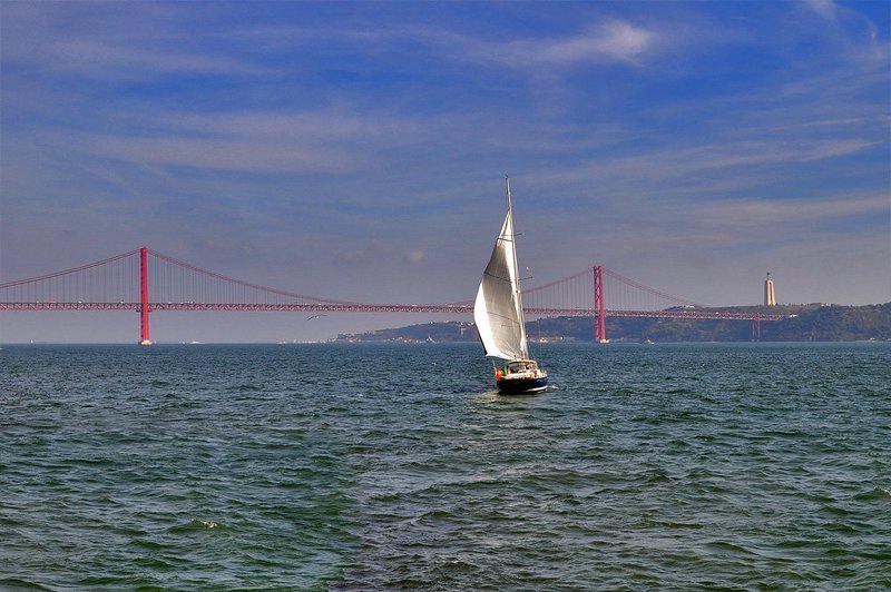 Белый парусphoto preview