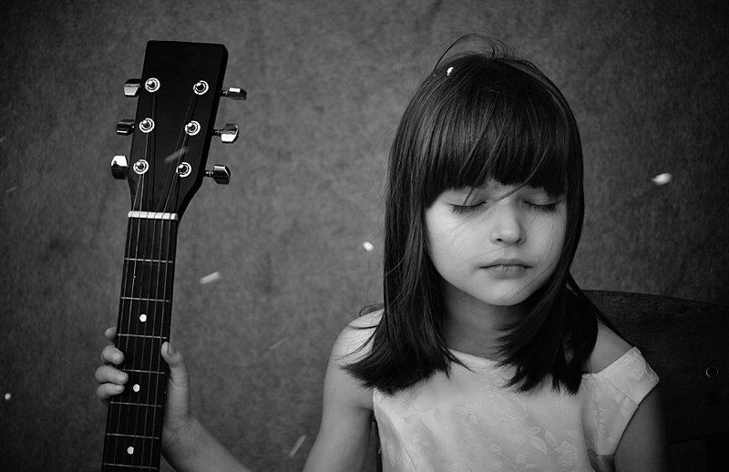 девочка, портрет, гитара, время, ветер, пространство состояние времени и пространства...photo preview