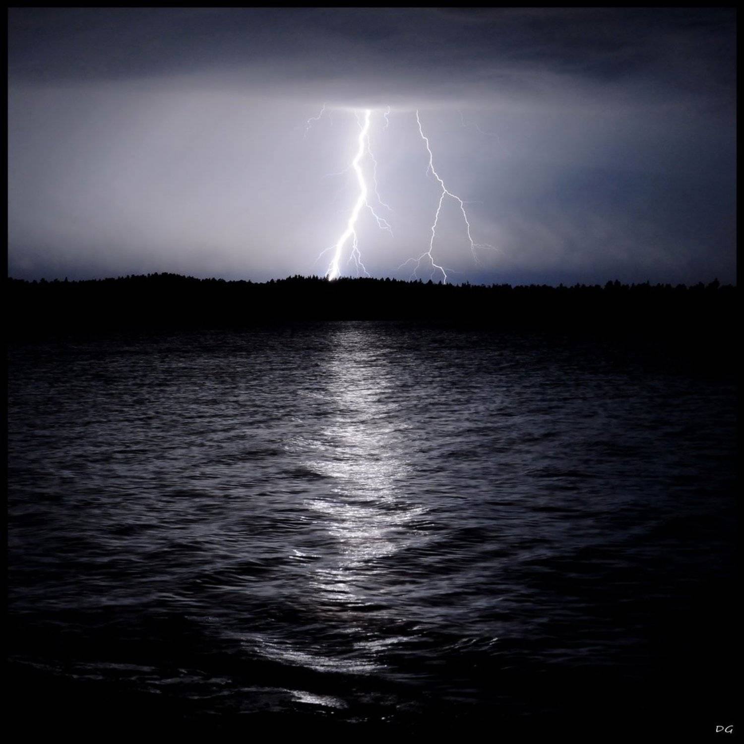 Dance of Energy (2).. Автор: D.G. молния, D.G.