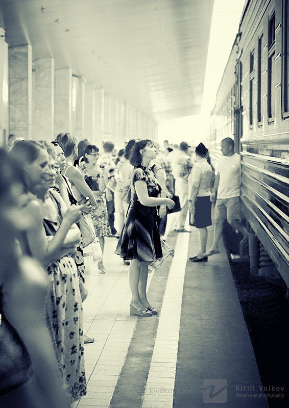 девушка, ожидание, поезд, вокзал в ожидании...photo preview