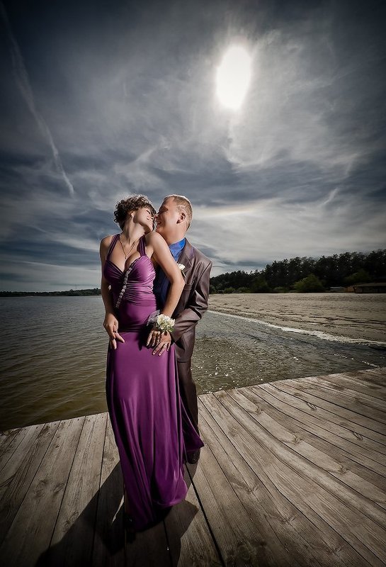 парень, девушка, вода, небо, солнце photo preview