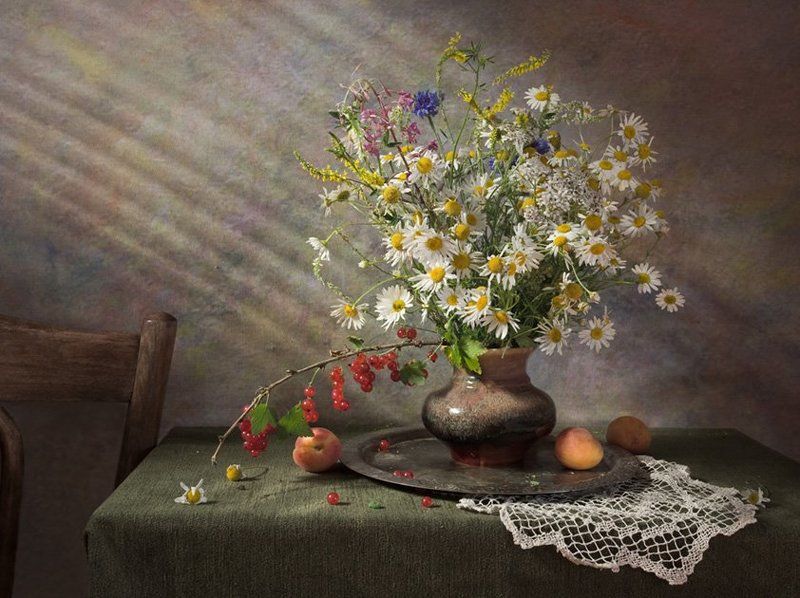 цветы,ромашки, фрукты,лето С полевыми цветами..photo preview