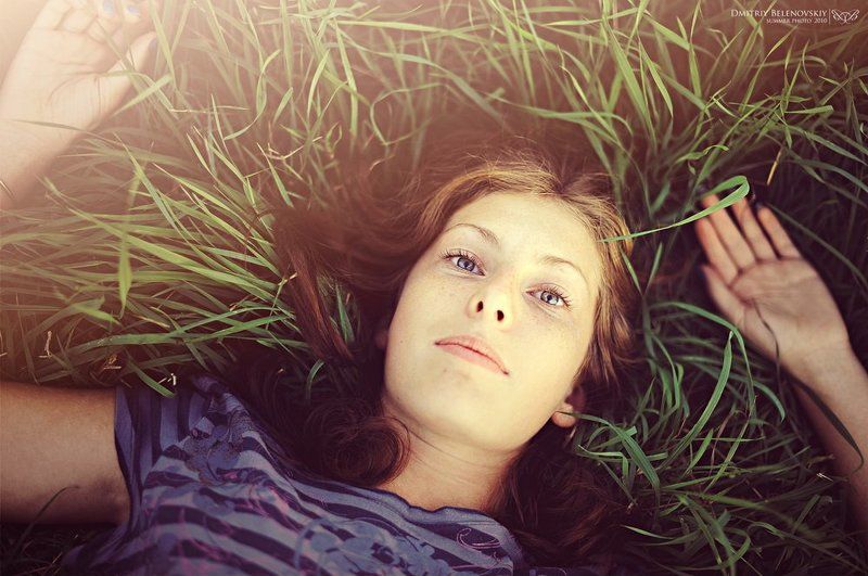 девушка, трава, портрет, поле, глаза lying on the grass and thinking about infinityphoto preview