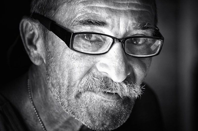 мужчина, портрет, взгляд, очки Портрет неизвестного мужчиныphoto preview