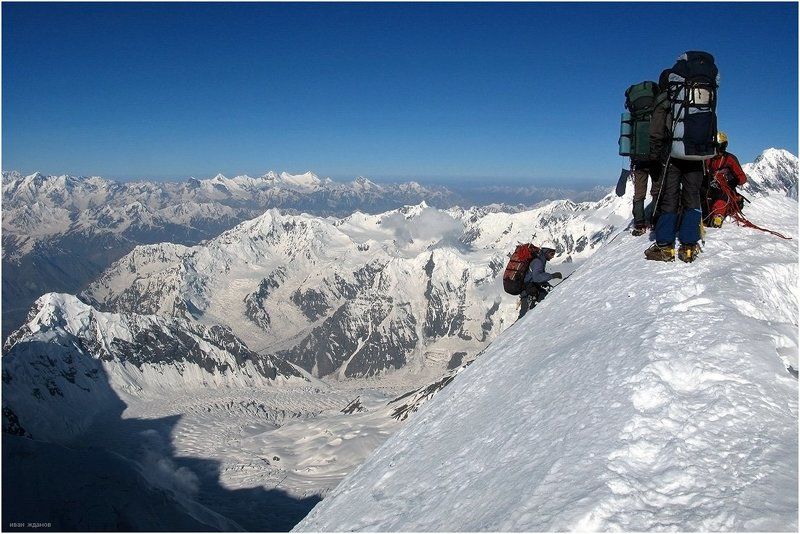 горы, памир, ледник, вершины, туризм, альпинизм, пик коммунизма, Рабочий момент (Восхождение на пик Коммунизма)photo preview