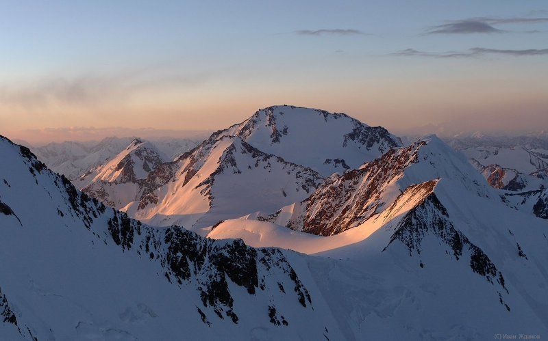 горы, памир, ледник, вершины, туризм, альпинизм Утром рано, на рассвете.photo preview