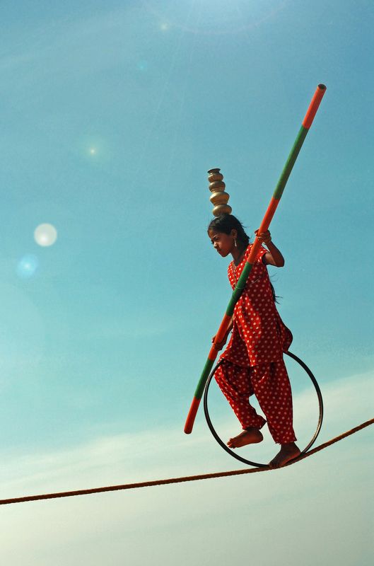 индия девочка  акробаткаphoto preview