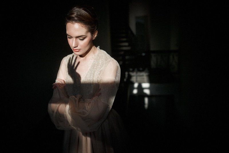 portrait, woman, геометрия, девушка, женский портрет, жесткий свет, красивая девушка, нерозя, портрет, портрет девушки Игры света и тениphoto preview