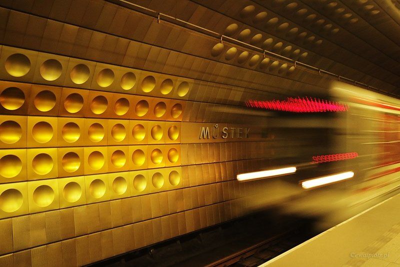 Praha, subway, speed, train, station, motion, tunel Mustek Stationphoto preview