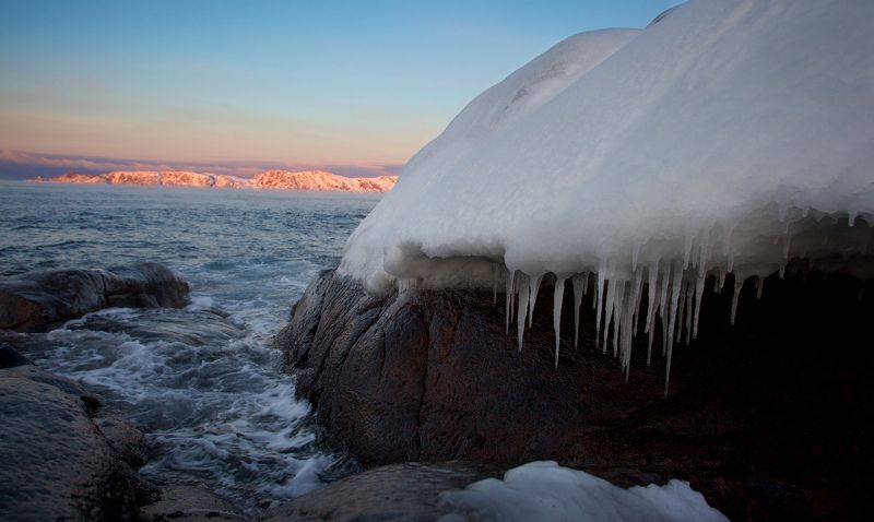 Териберка, закат, снег, лед, сосульки, берег. Баранцево море Краски закатаphoto preview