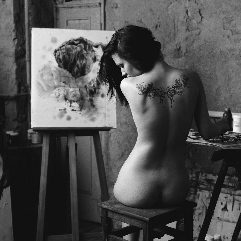 девушка, модель, студия, ню, чб, картина *photo preview