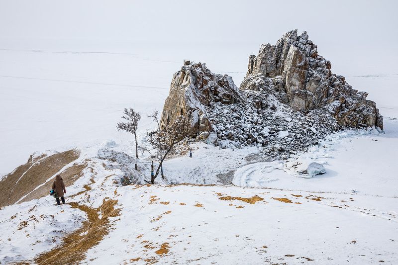 Байкал, лед, Ольхон Скала Шаманкаphoto preview
