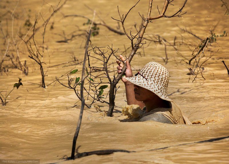 камбоджа, озеро, кхмеры, тонлесап, рыбак, грязь, вода, сиемриеп, siemreap, cambodia, floatingvillages, tonlésap Жизнь на плавуphoto preview