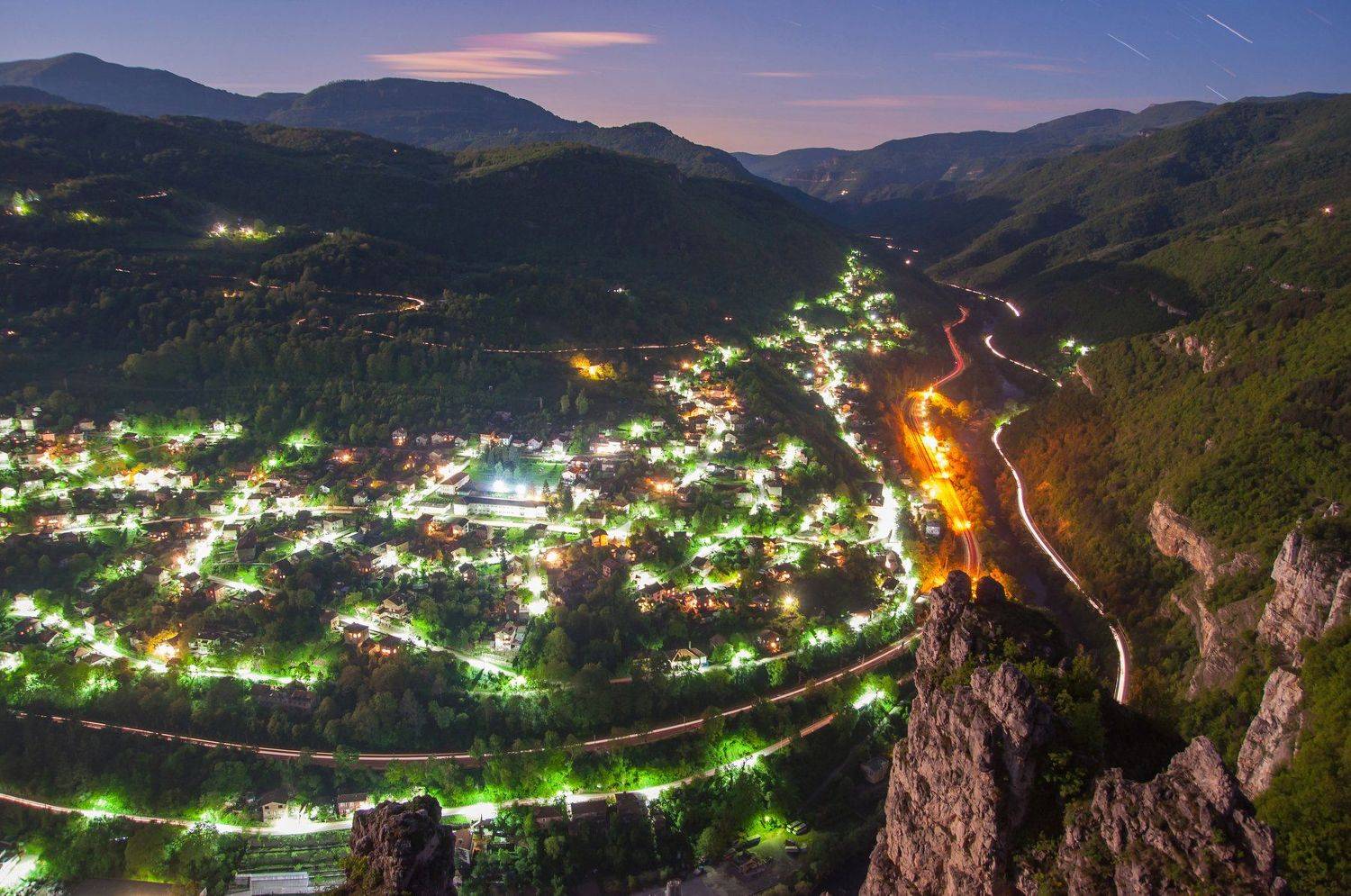 Night. Автор: Иван Димитров night, landscape, mountain, sky, stars, lights, cat, train, way, travel, Иван Димитров