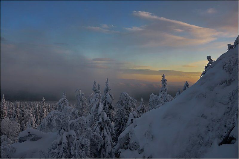 закат,туман,зима,горы,деревья Спускаясь с гор туман стелился...photo preview