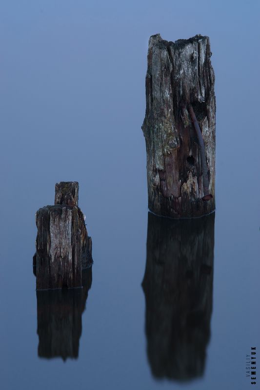 Отражения, озеро, минимализм, столбы. Отражения.photo preview