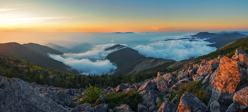 Приморье, Приморский край, Пидан, горы, рассвет, облака Пробуждениеphoto preview
