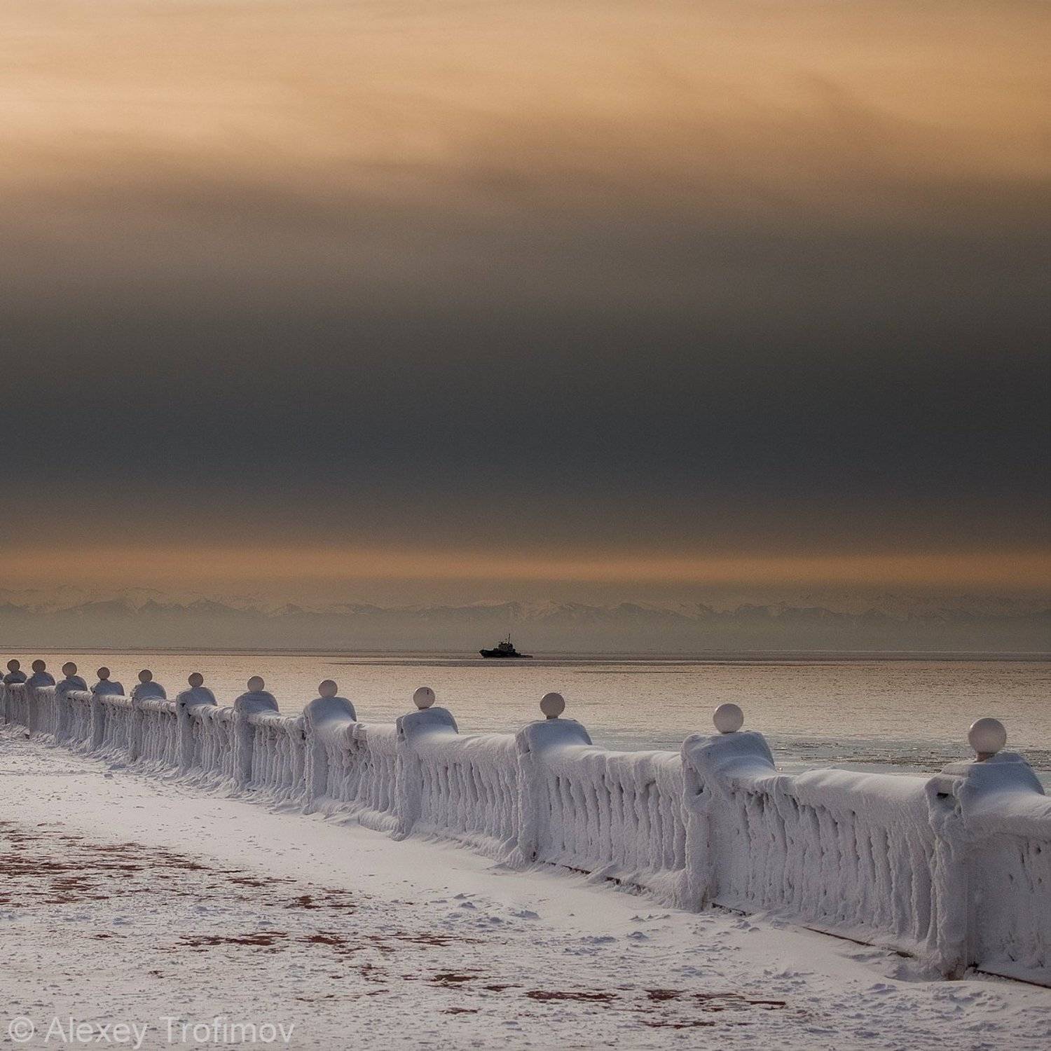 Зимняя набережная в Листвянке. Автор: Алексей Трофимов байкал, зима, пейзаж, ангара, листвянка, набережная, Алексей Трофимов