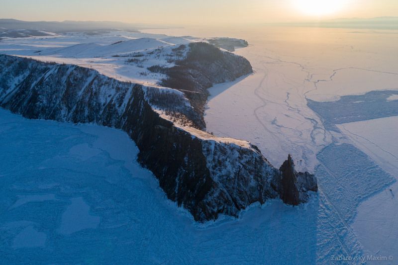 Байкал, Хобой, Ольхон, закат, аэрофотосъемка, квадрокоптер, дрон, снег, озеро, Сибирь, скалы, Россия, пейзаж, мыс, зима Мыс Хобой с воздуха. Озеро Байкал.photo preview