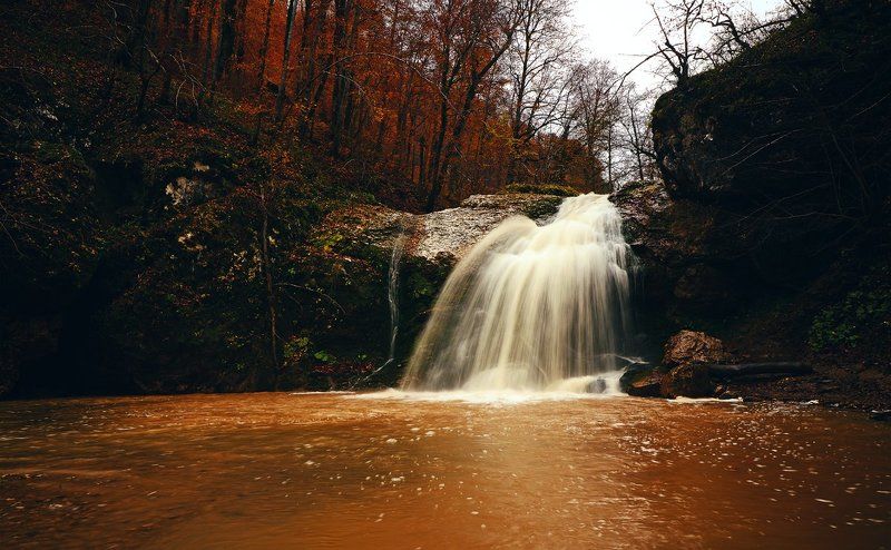 Осенний водопадphoto preview