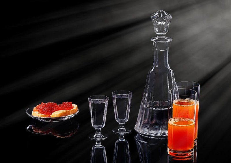 посуда, стекло, алкоголь, ужин, икра, водка, сок Пагубное употребление алкоголя вредит вашему здоровьюphoto preview