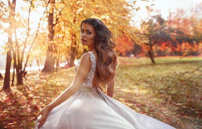 закат модель портрет платье свадебное платье девушка красота парк лес Минский закатphoto preview