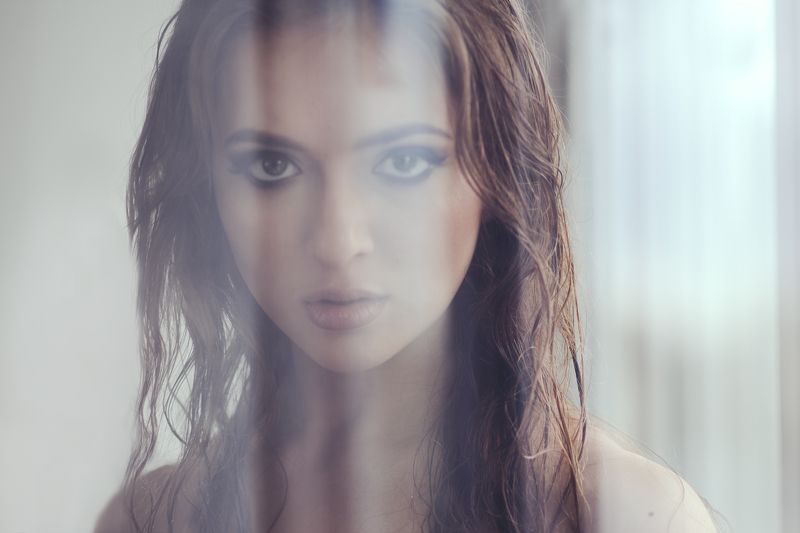 portrait, headshot, window, mode, female, beautiful, eyes, hair, wet Soniaphoto preview