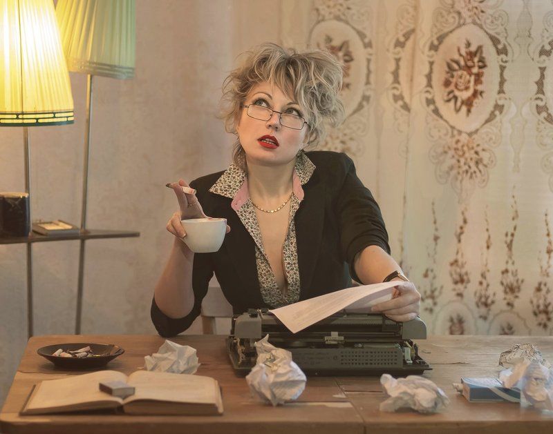 Девушка., Папироса, Писатель, Пишущая машинка, Стеб, Творчестводом, Чокнутый Чокнутый писательphoto preview