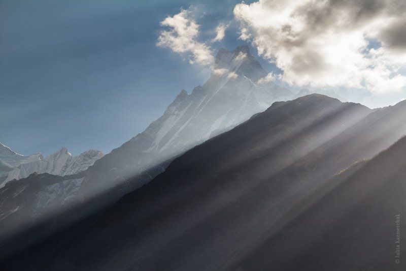 landscape, scenic, view, summit, mount, peak, top, sky, clouds, snow, the himalayas, nepal, chomrong, machapuchare, annapurna mountain massif, sunrays, evening, sunset Закатная благостьphoto preview