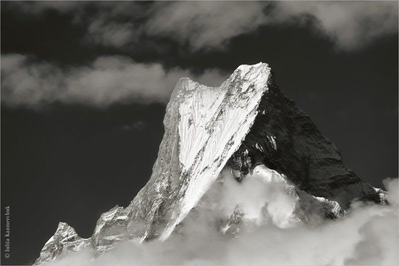 landscape, scenic, nature, travel, outdoor, view, black and white, glacier, summit, mount, peak, top, sky, clouds, altitude, snow, the Himalayas, Nepal, Machapuchare, Annapurna mountain massif Окружённая облакамиphoto preview