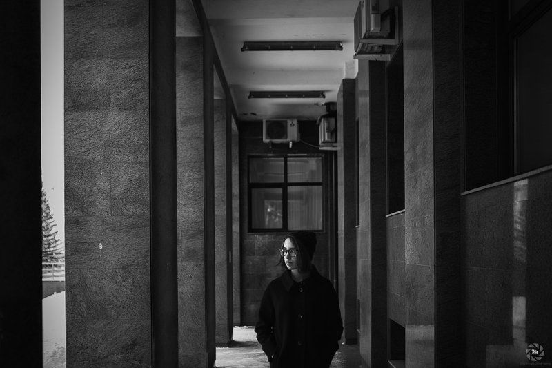 woman,girl,portrait,black and whte,bw,blush Lines through Uphoto preview