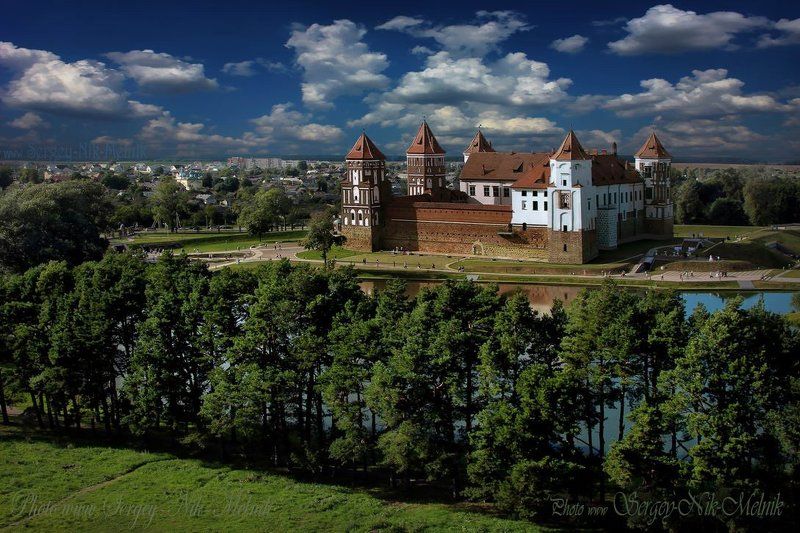 беларусь, мир, замок, дворец, архитектура Пролетая над гнездом...photo preview