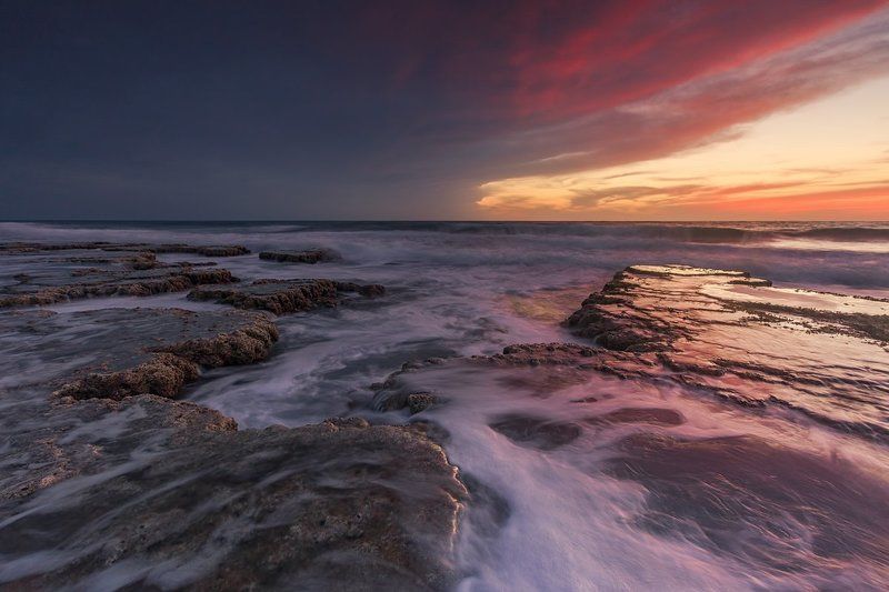 средиземное море, небо, камни, вода, песок, облака, море, пляж, парк, шторм, национальный парк, израиль, север, закат, солнце, ветер, брызги, волны, весна, природа, пейзаж, белоголовый, сип, перья, орел, Средиземное мореphoto preview