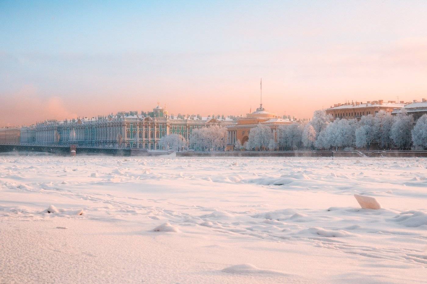 Свет января. Автор: Cтанислав Малых Петербург, Адмиралтейство, Зимний дворец, Нева, зима, лёд, снег, Cтанислав Малых