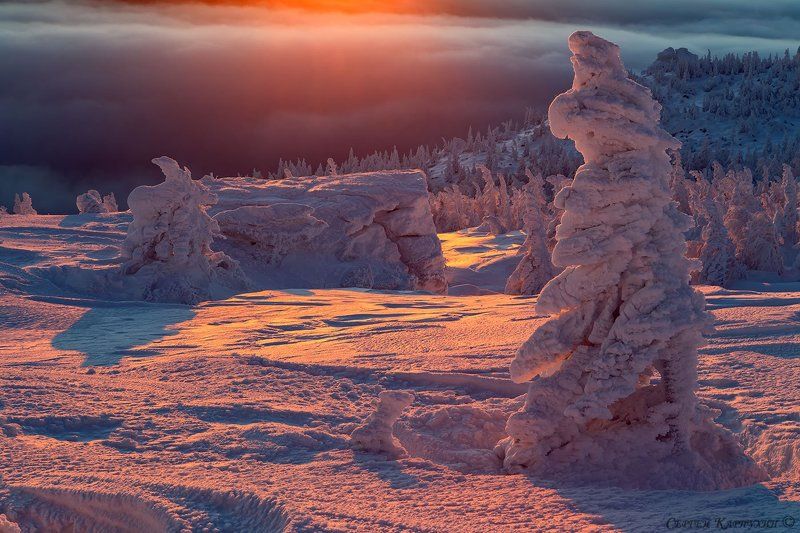 таганай, южный урал, восход, снег Горячее солнце холодной земли.photo preview