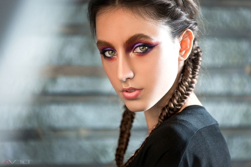 студийное,фотопортрет, губы, мейк, косички, девушка, модель Дарьяphoto preview